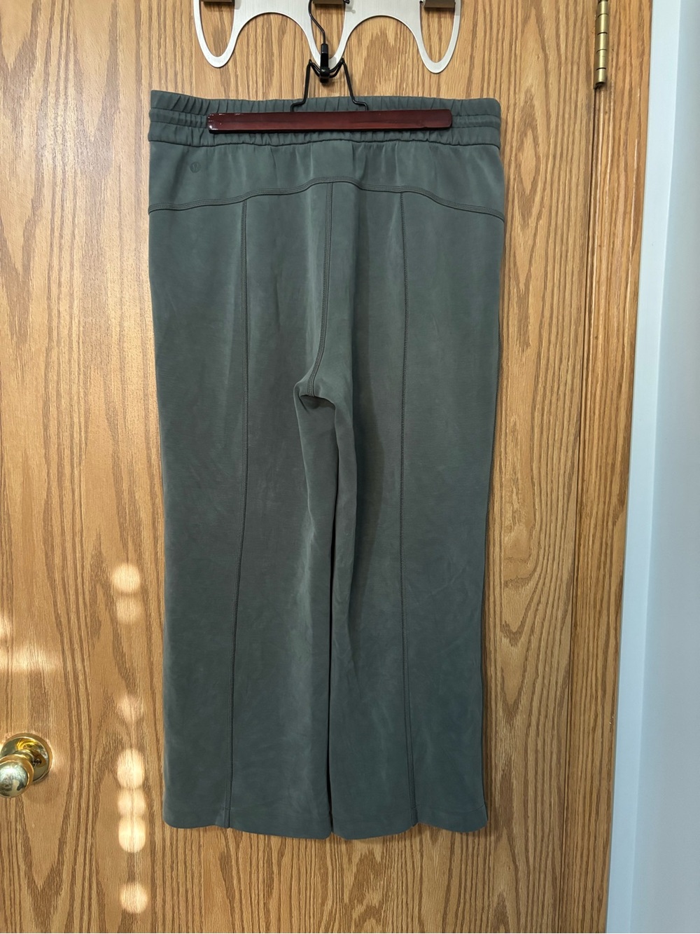 Lululemon Softstreme High-Rise Straight-Legged Cropped Pants - Picture 8 of 16